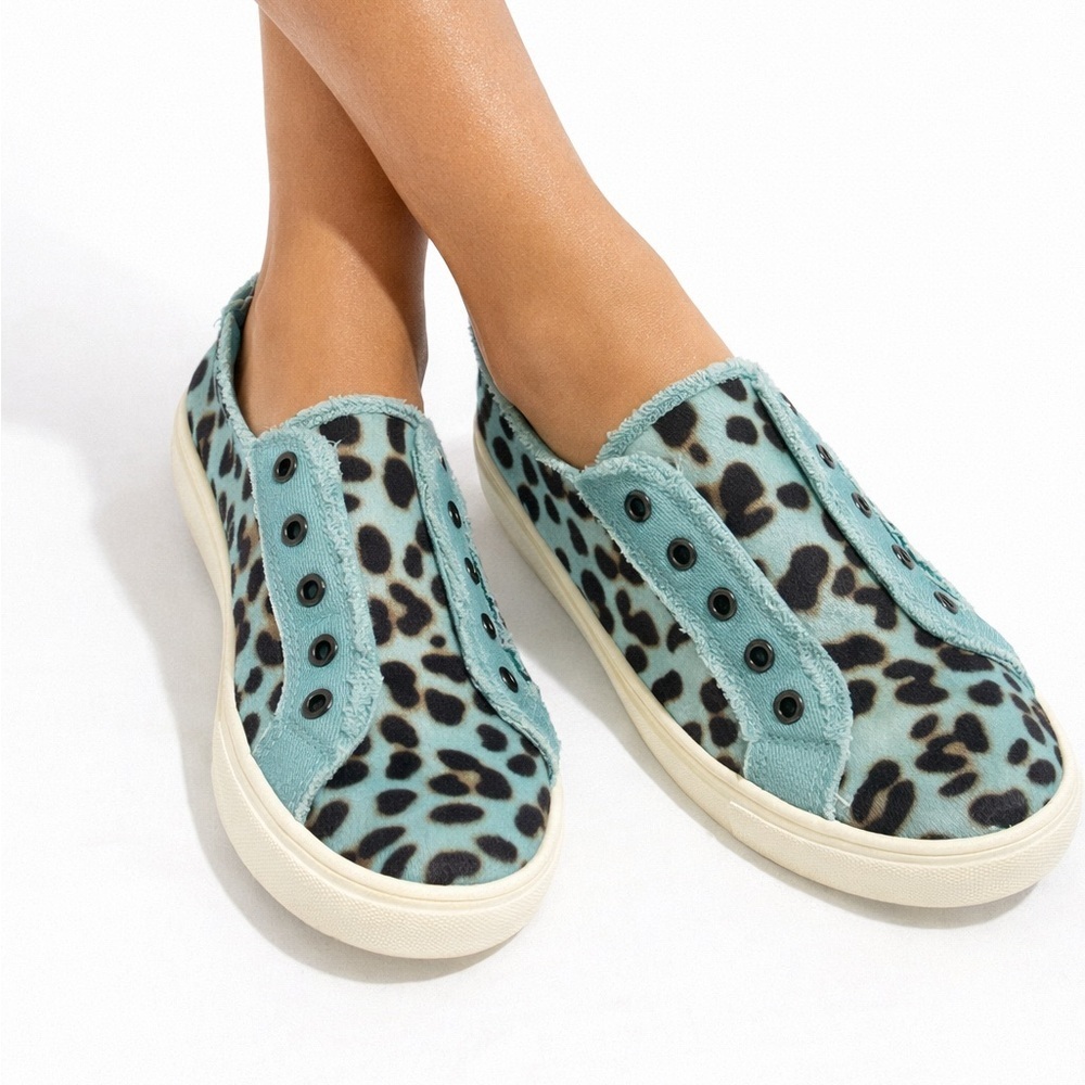 New in box Montana West loafers. Women’s size 10. Cheetah/blue